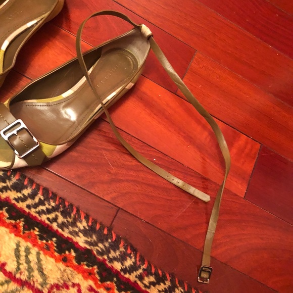 Burberry Flats - Picture 4 of 7